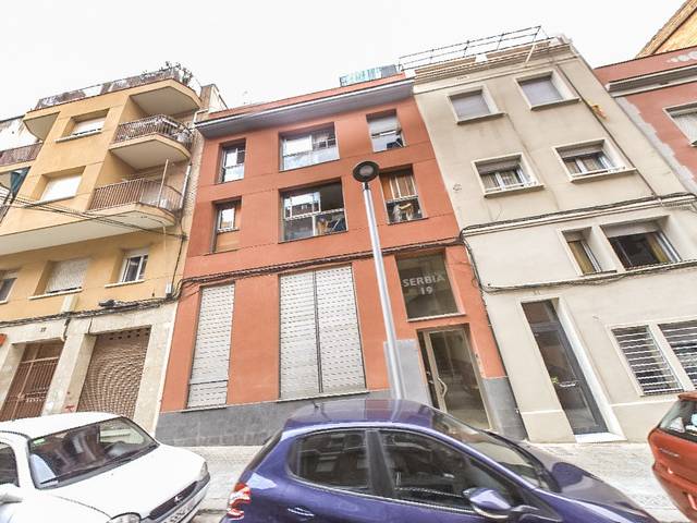 Piso en Venta en C/ Serbia  en El Guinardó