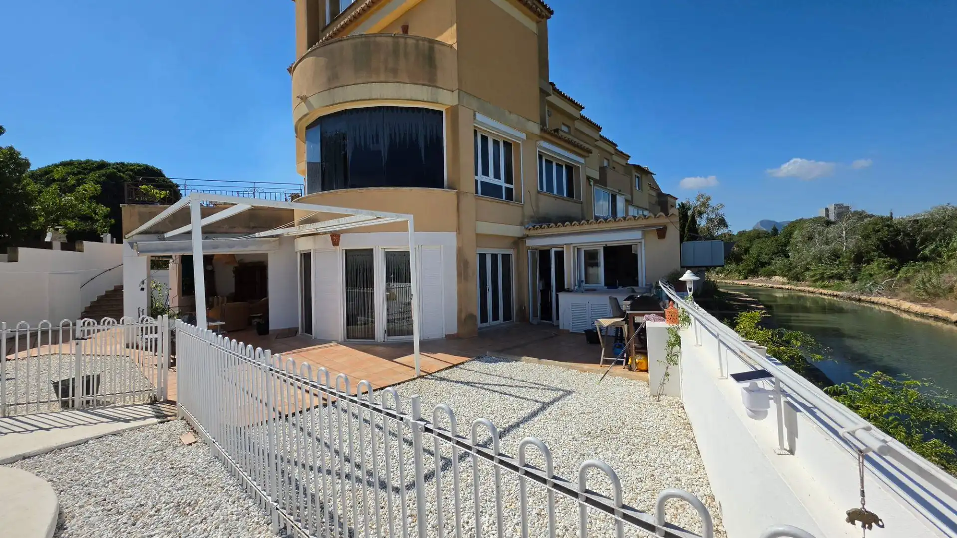Vista exterior de Casa adosada en venta en Park Nord - Casona