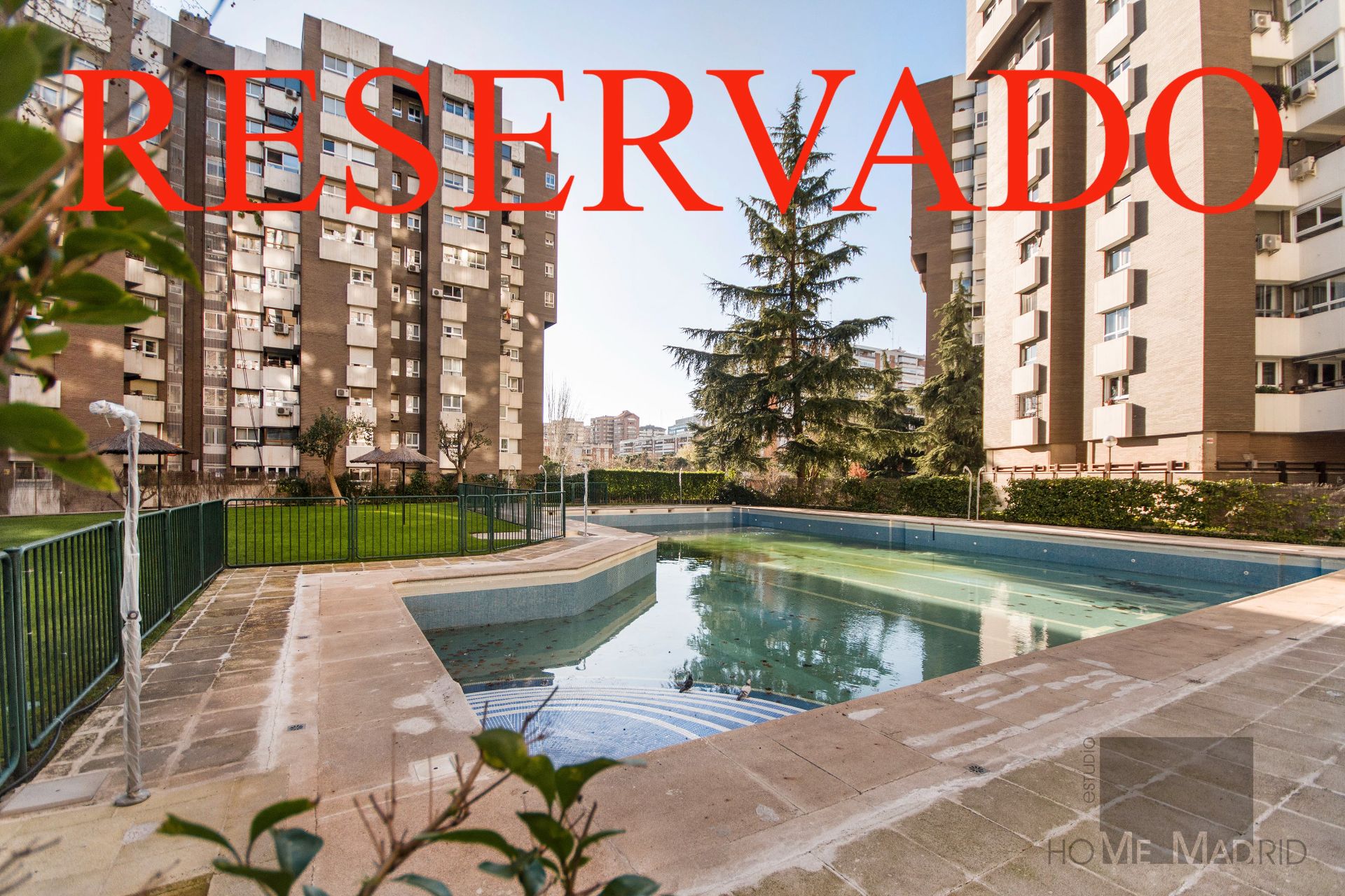 Swimming pool of Flat for sale in  Madrid Capital  with Heating, Private garden and Parquet flooring