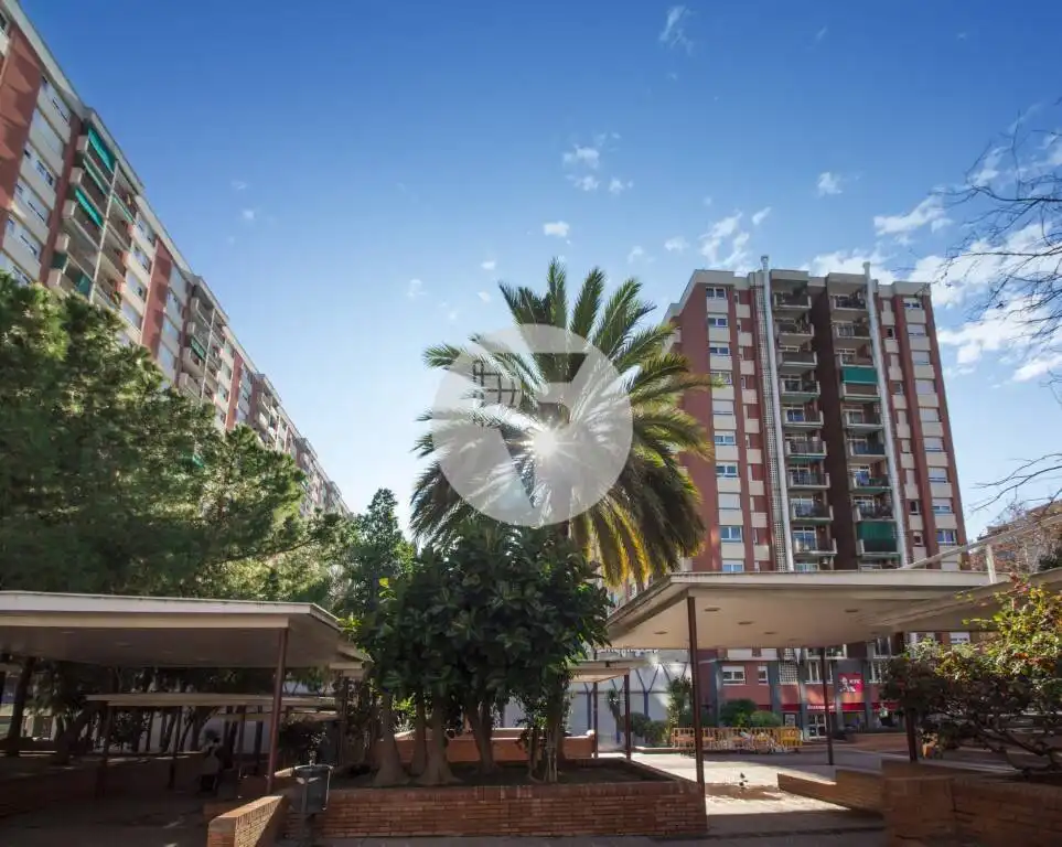 Exterior view of Commercial properties for rent in Barcelona  with Air Conditioner