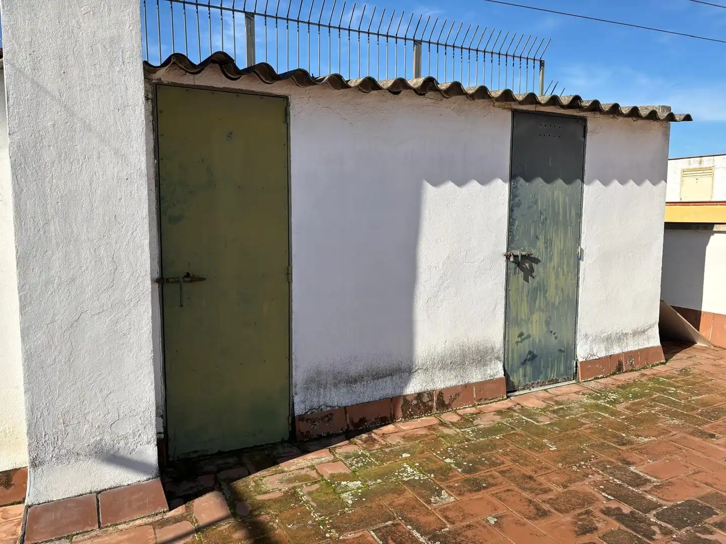 Exterior view of Flat for sale in Sevilla  with Air Conditioner, Terrace and Storage room