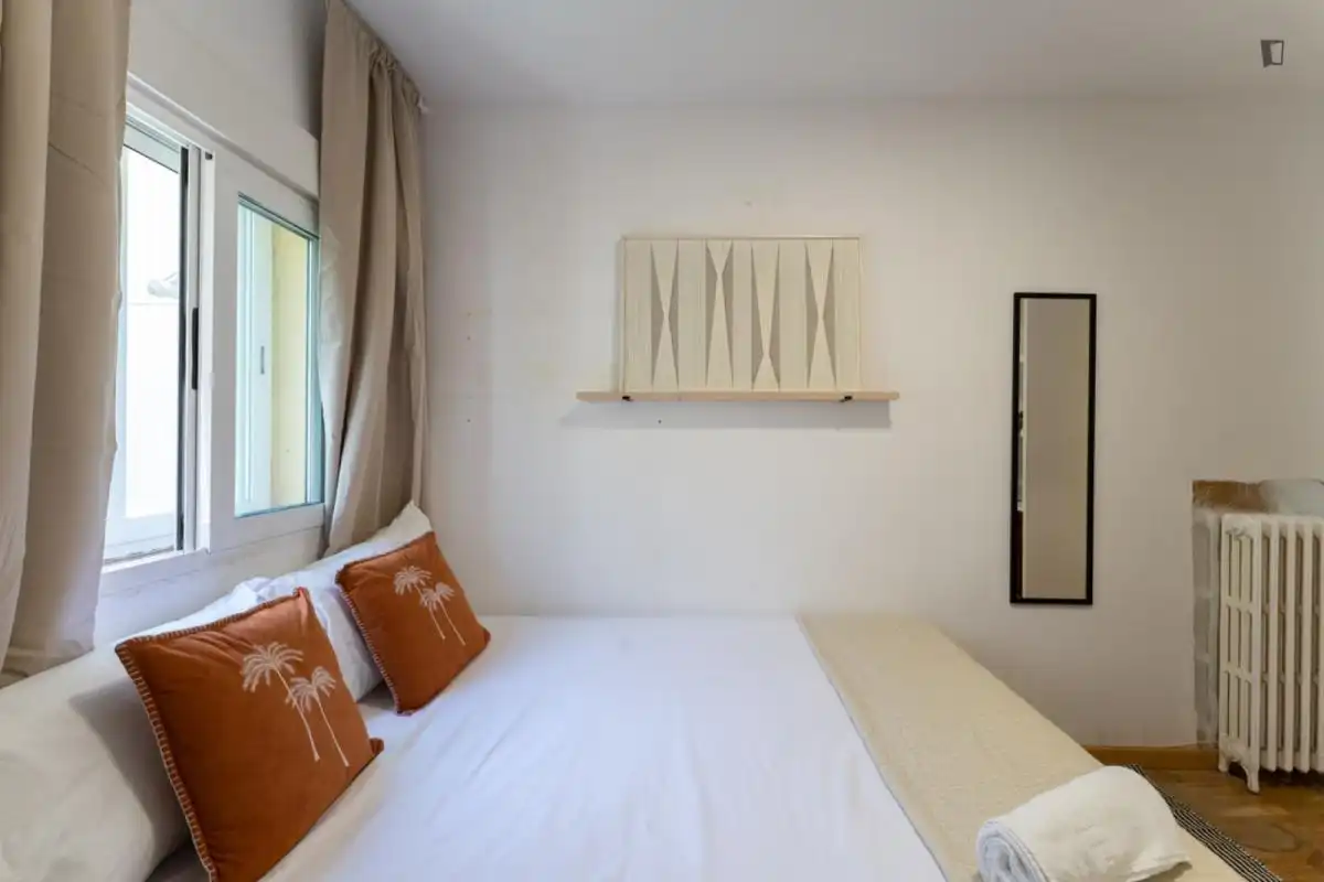 Dormitori de Apartament per a compartir en Madrid amb Calefacció, Moblat i Forn