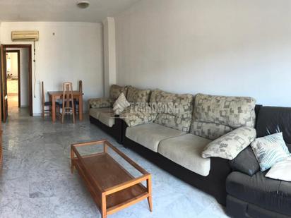 Sala d'estar de Pis en venda en La Rinconada amb Aire condicionat i Balcó