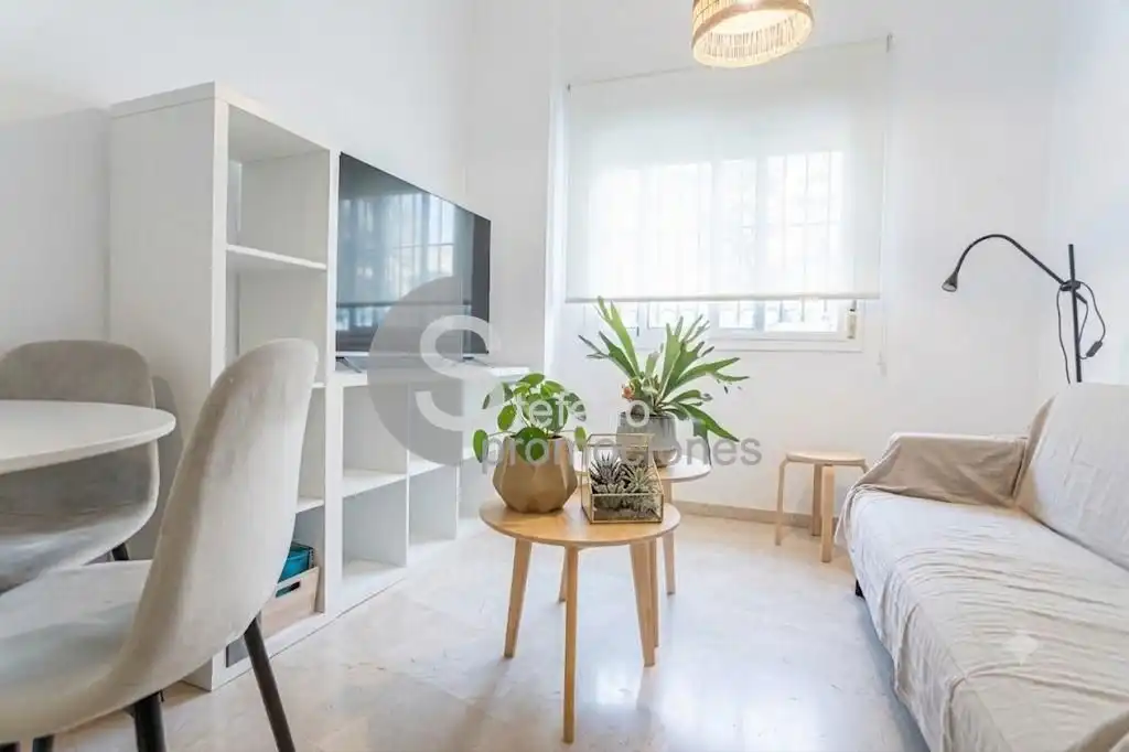 Sala d'estar de Planta baixa en venda en Málaga amb Aire condicionat i Moblat