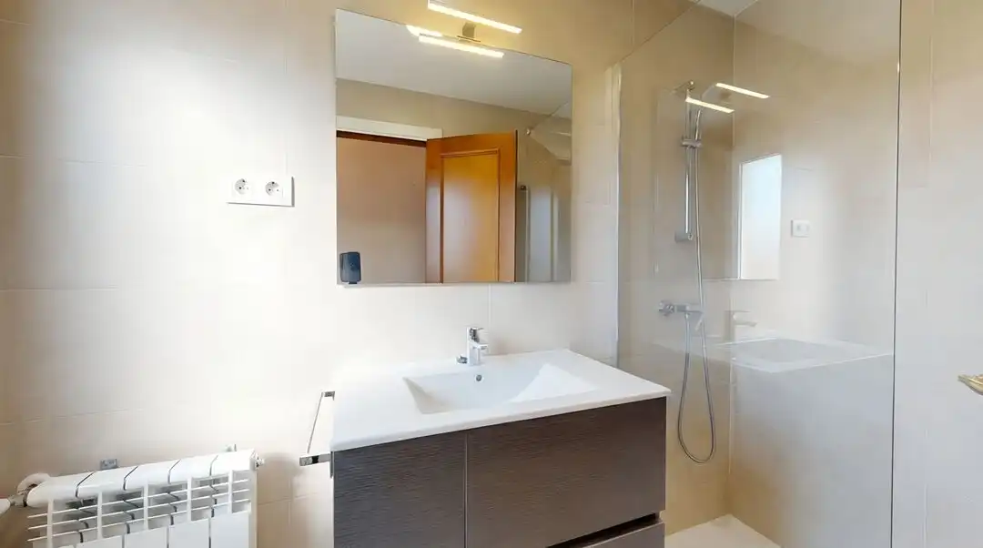 Bany de Pis de lloguer en  Madrid Capital amb Calefacció i Terrassa