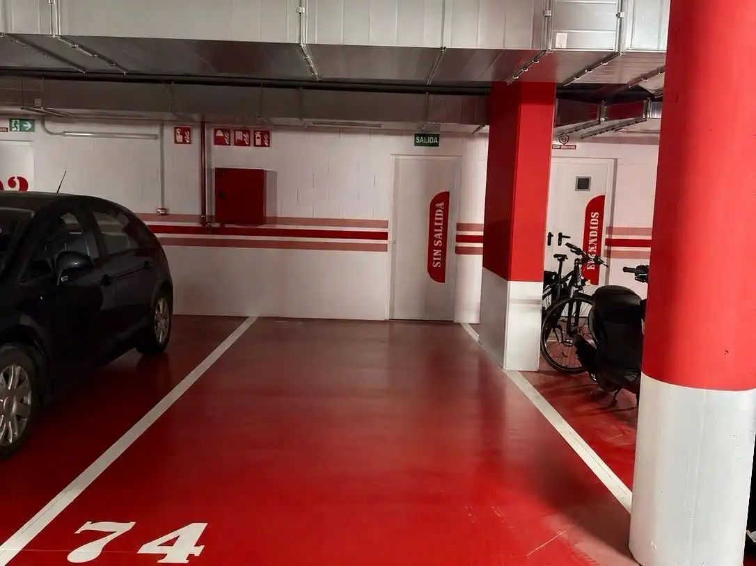 Dachboden zur Miete in Calle Calle Mar Cantábrico, Poniente - Faro