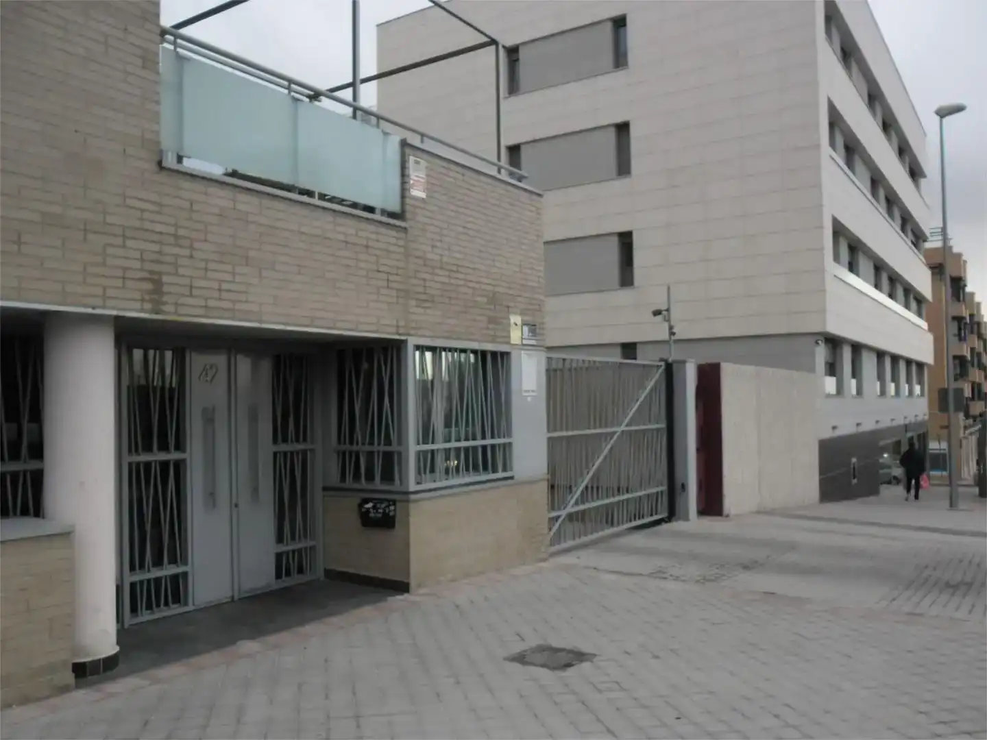 Außenansicht von Garage zum Verkauf in Madrid