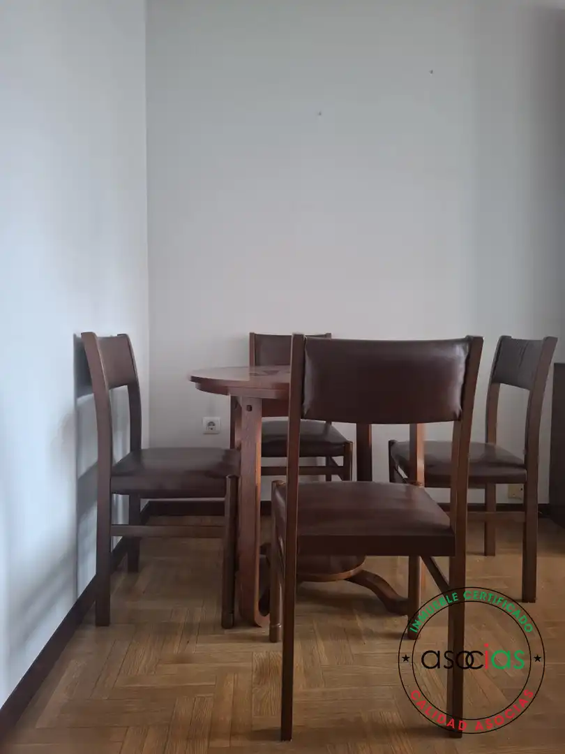Comedor de Piso en venta en Gijón  con Calefacción, Parquet y Trastero