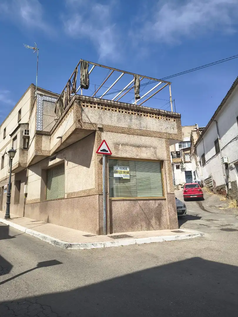 Pis en venda a Avenida San Pedro Apóstol 3