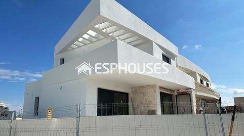 Villas pareadas de 3 dormitorios y 3 baños con piscina privada en Dolores, Alicante