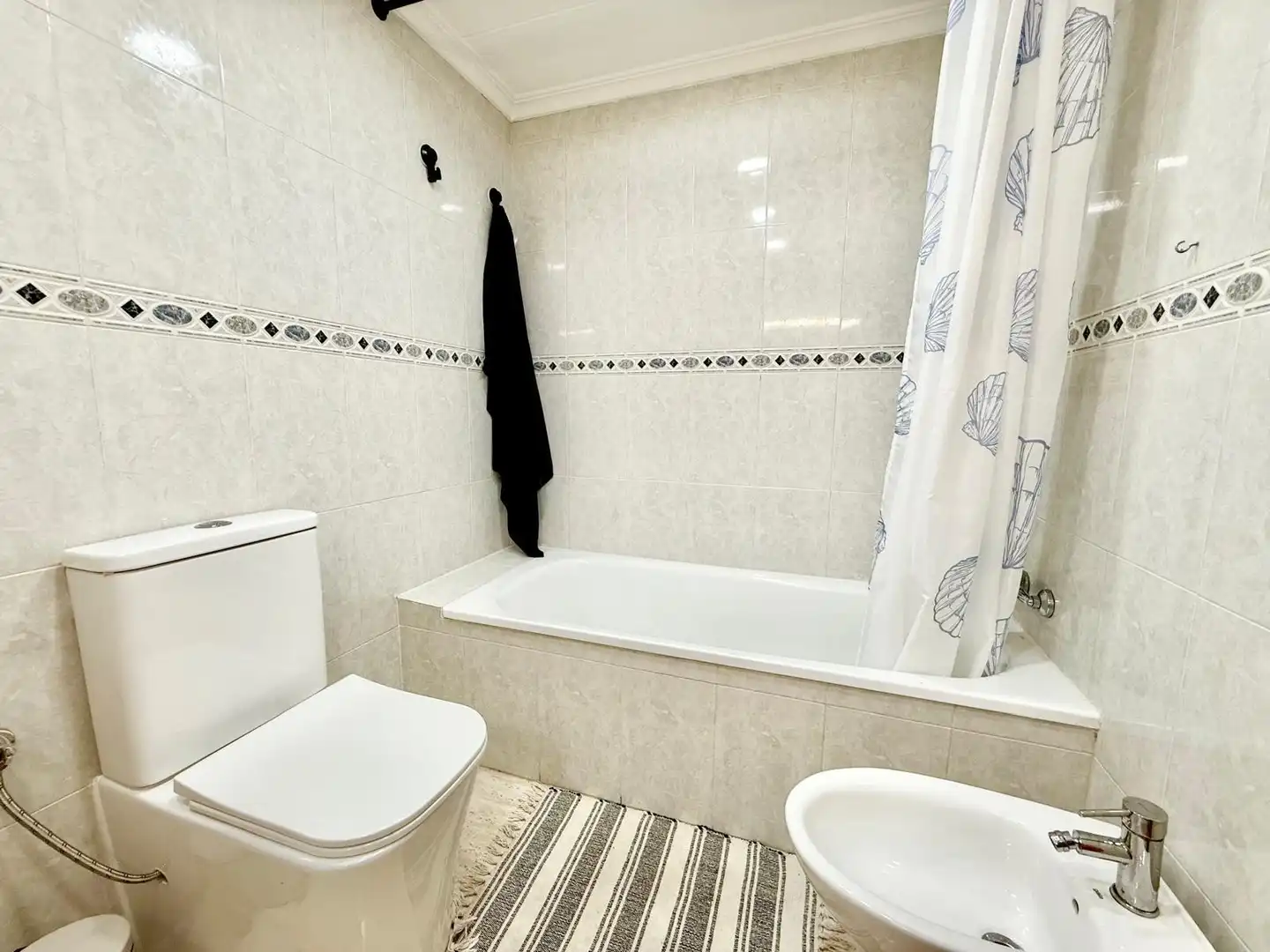 Badezimmer von Wohnungen zur Miete in Torrevieja mit Heizung, Terrasse und Schwimmbad