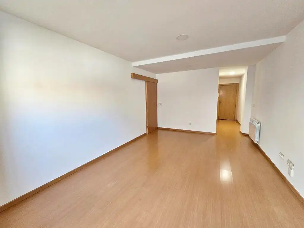 Wohnung zur Miete in Valdemoro mit Heizung, Parkett und Ofen
