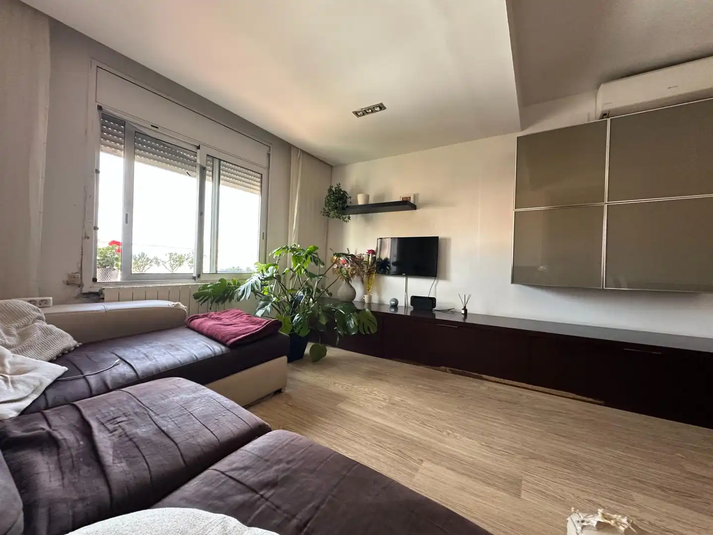 Sala de estar de Piso en venta en Sant Boi de Llobregat con Aire acondicionado, Parquet y Amueblado