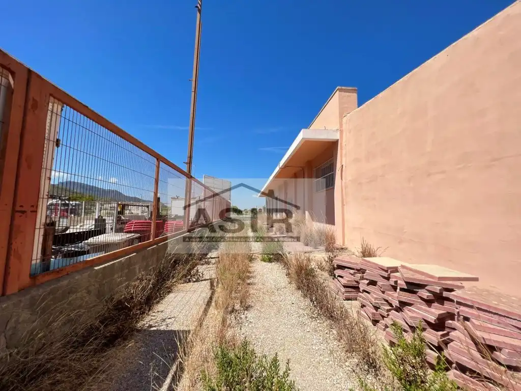 Industrial buildings for rent in Favara