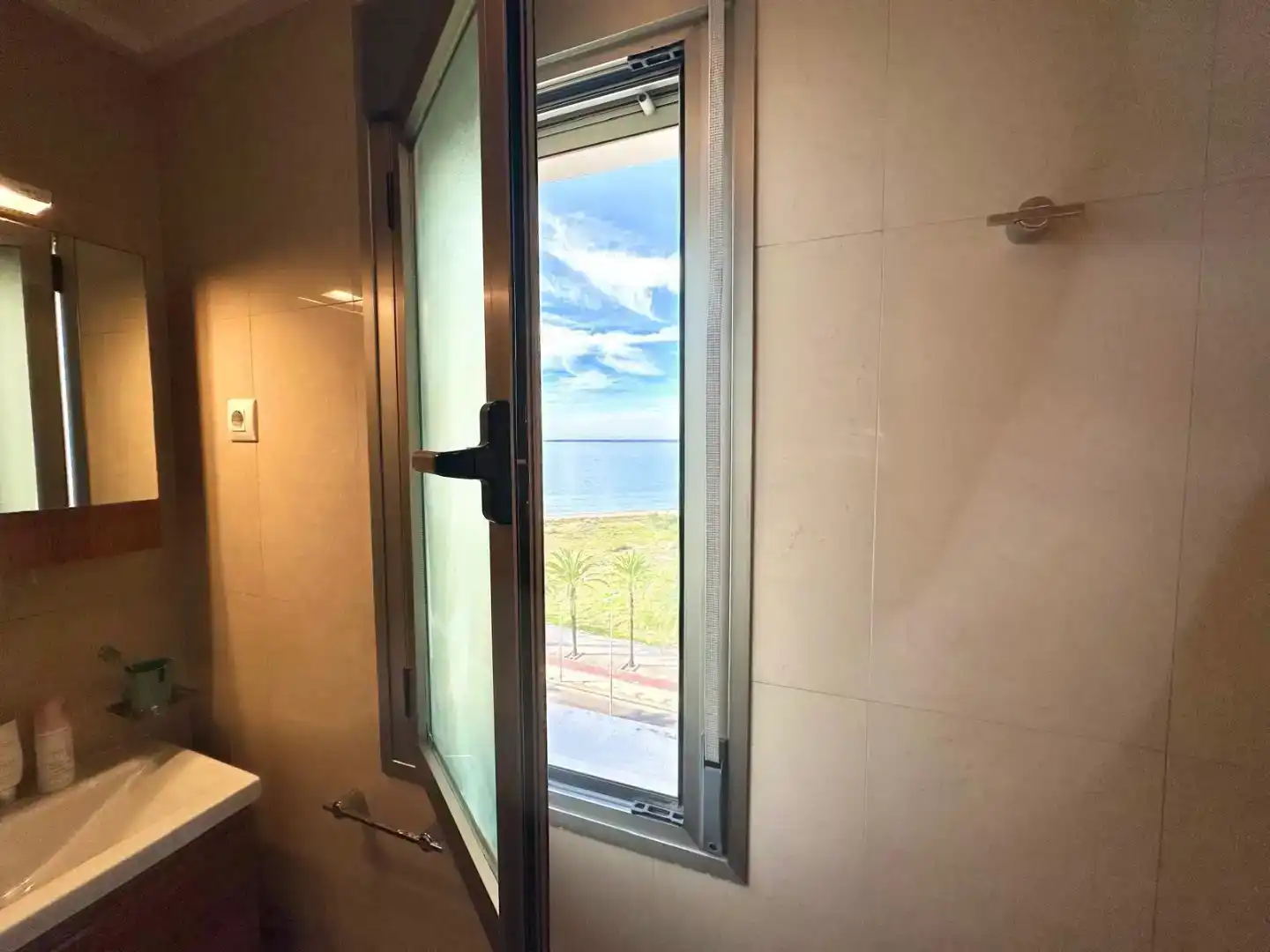 Bany de Apartament en venda en La Manga del Mar Menor amb Aire condicionat, Piscina i Balcó