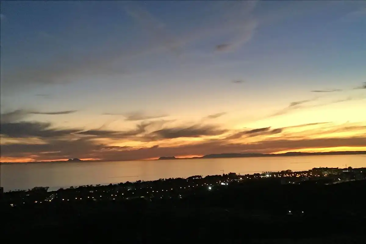 Vista exterior de Àtic en venda en Marbella amb Terrassa, Traster i Alarma
