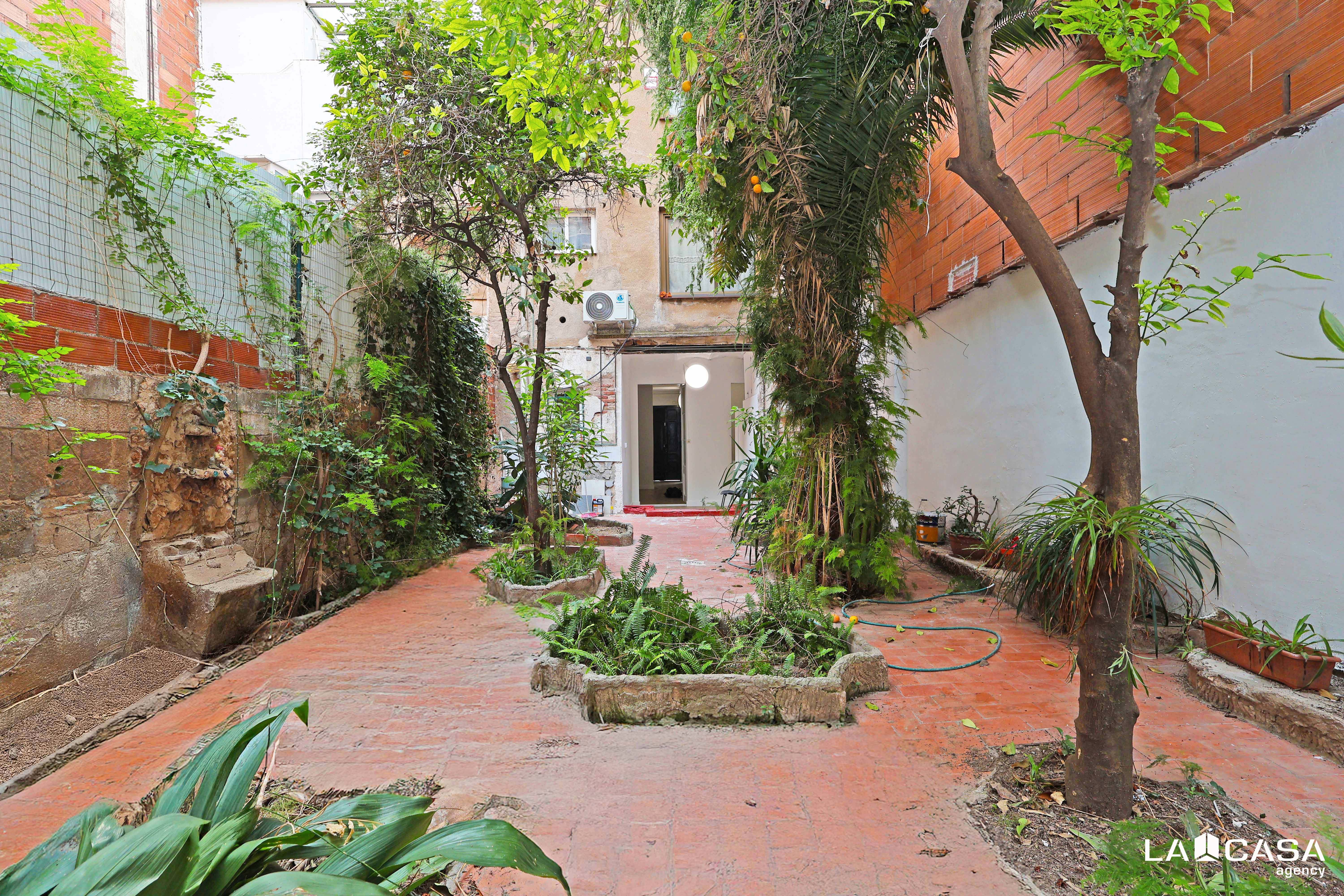 Jardí de Planta baixa en venda en Esplugues de Llobregat amb Terrassa