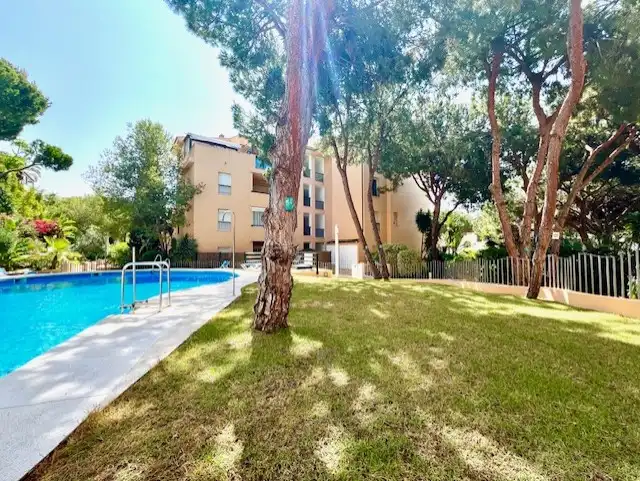 Vista exterior de Pis en venda en Marbella amb Aire condicionat, Calefacció i Moblat