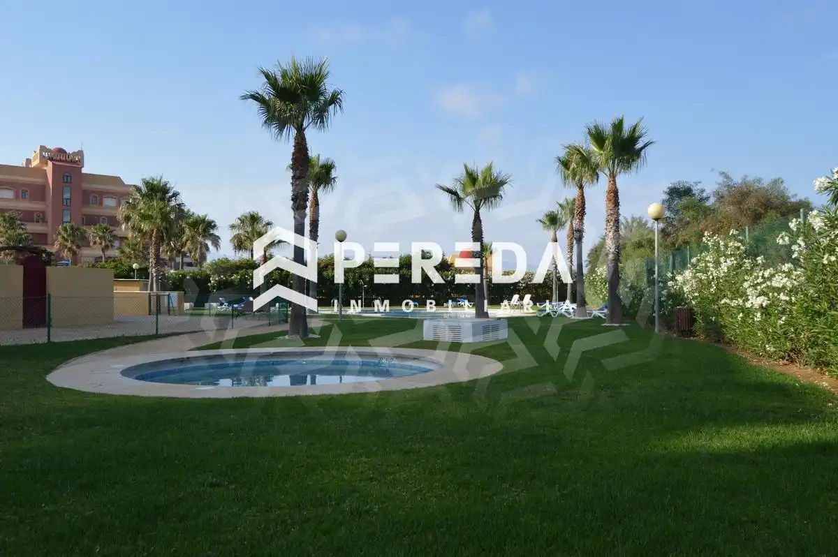 Piscina de Apartamento en venta en Roquetas de Mar ciudad