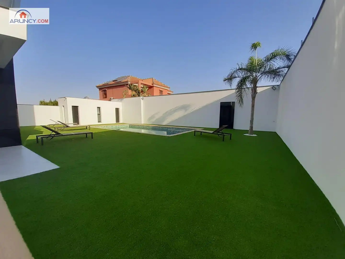 Swimming pool of Houses for sale in Montequinto  with Air Conditioner, Private garden and Storage room