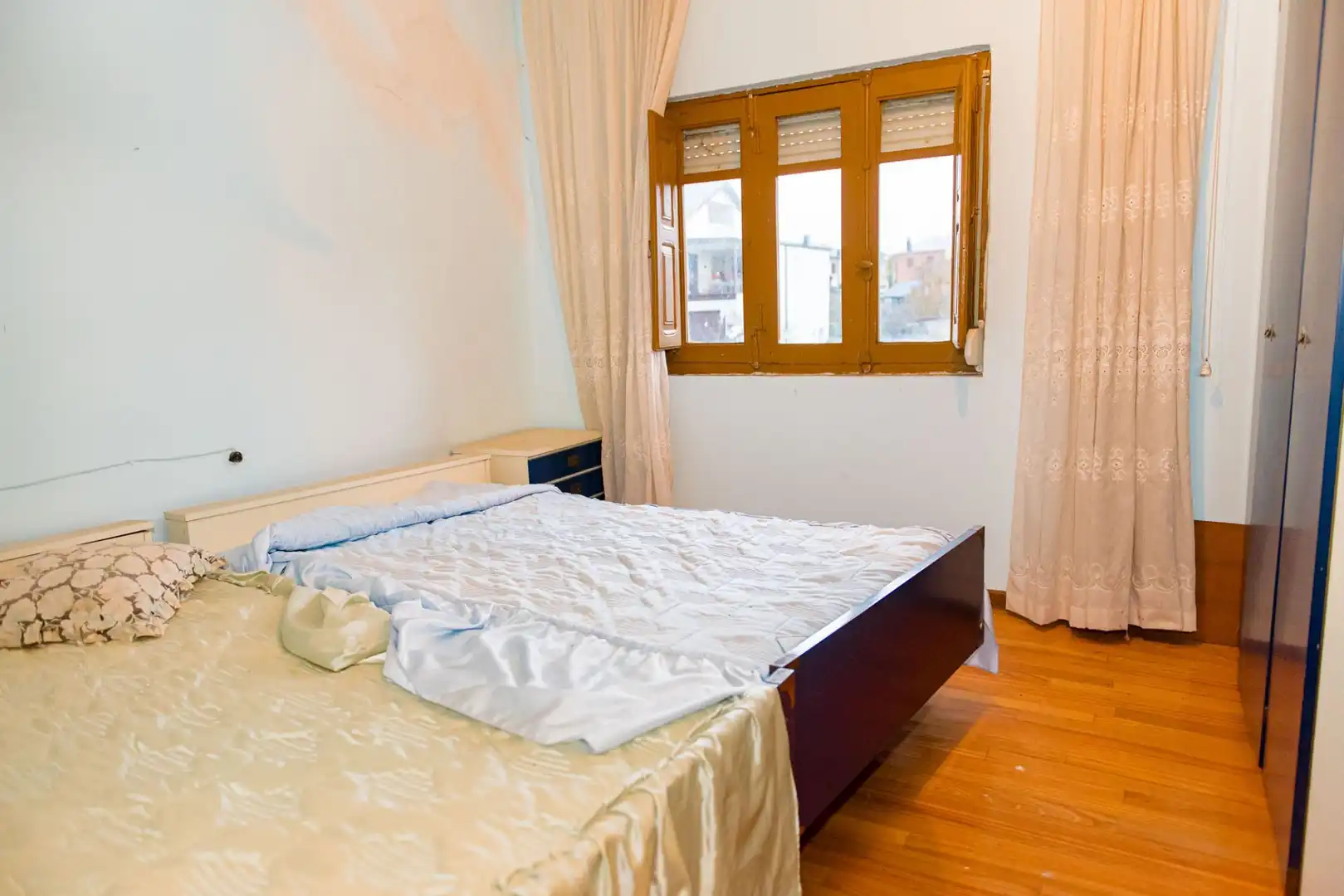 Dormitori de Casa o xalet en venda en Carucedo amb Jardí privat, Terrassa i Moblat