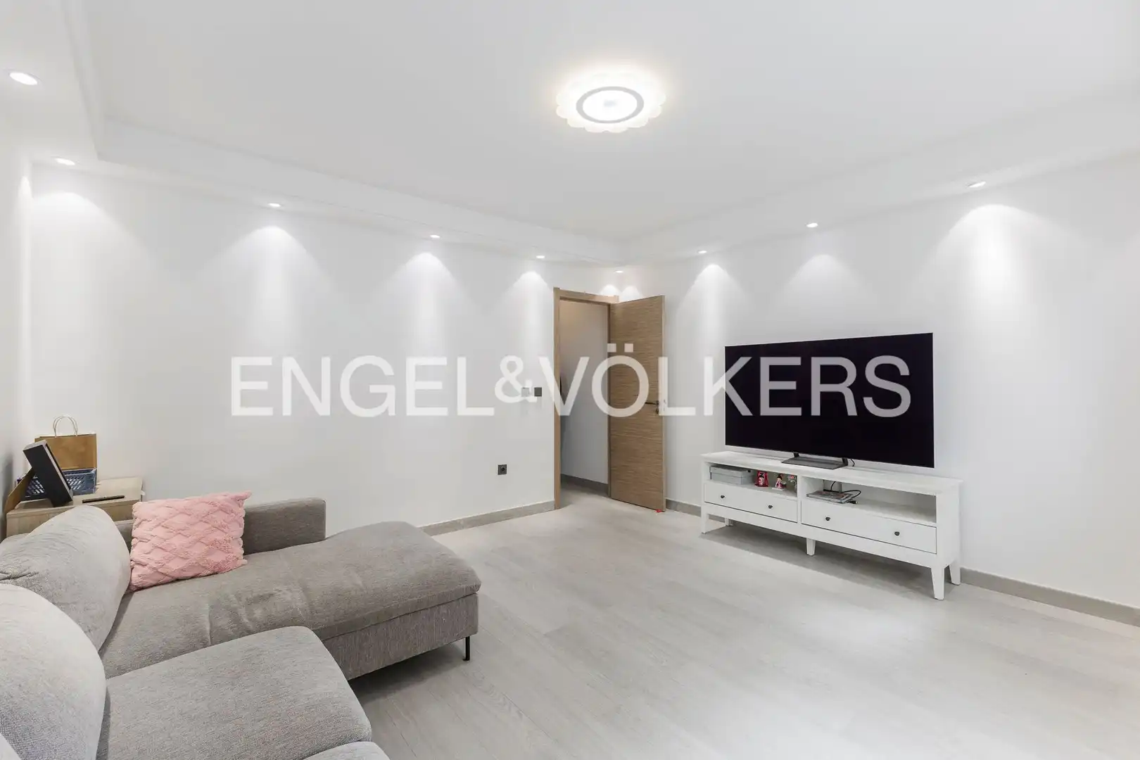 Sala d'estar de Casa o xalet en venda en Barcelona amb Aire condicionat, Calefacció i Terrassa