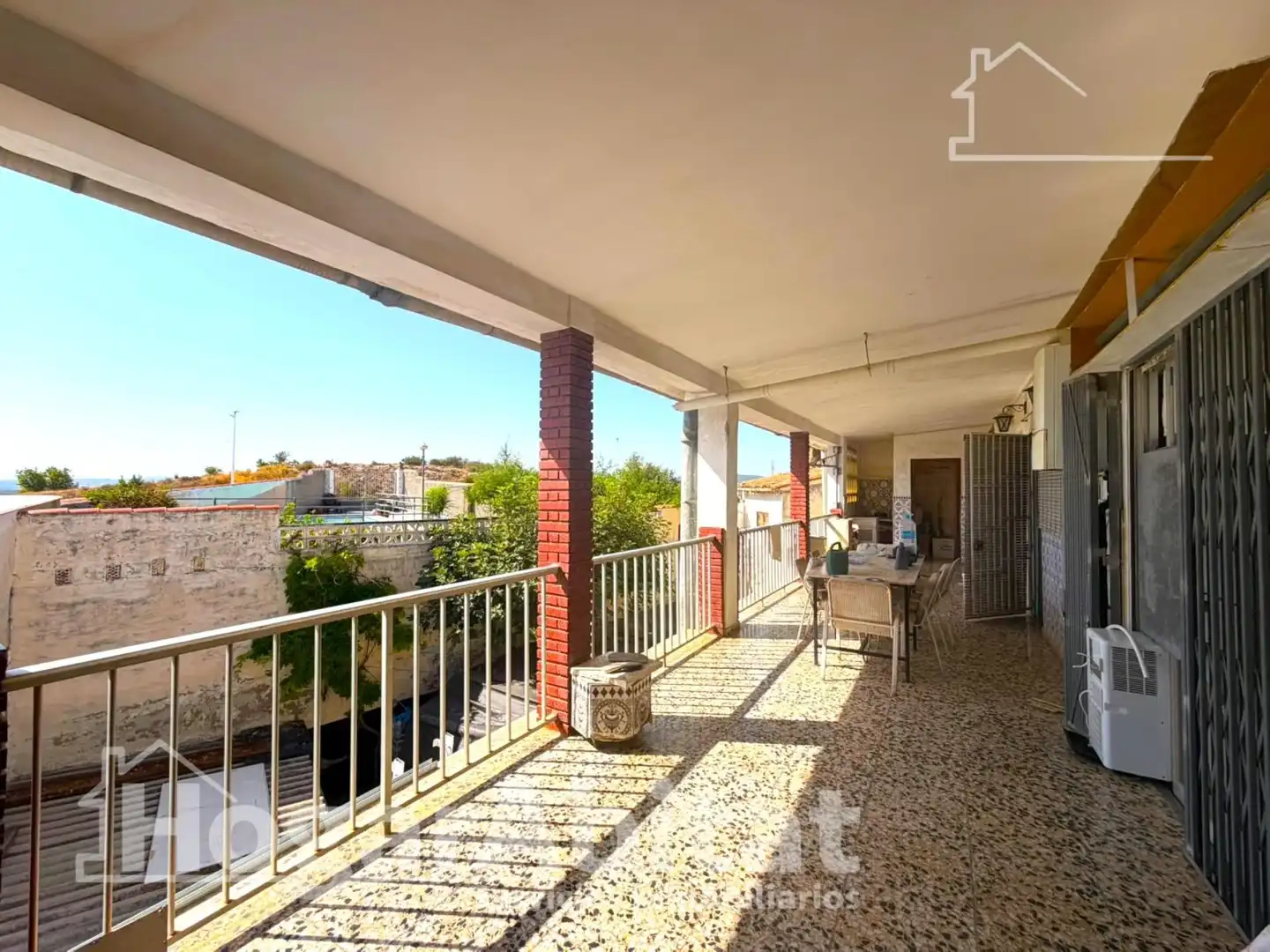 Vista exterior de Casa o xalet en venda en Benaguasil amb Aire condicionat, Jardí privat i Terrassa
