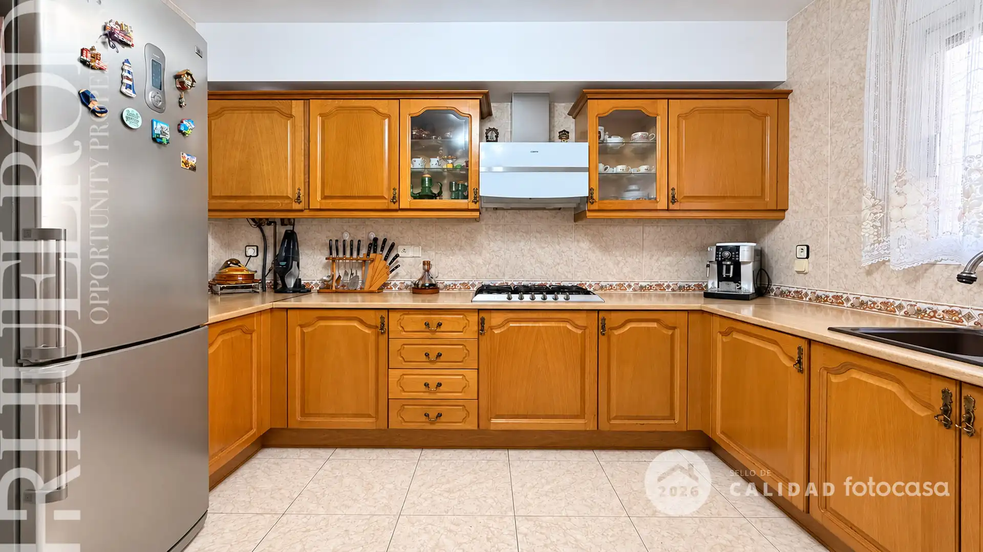 Cocina de Casa adosada en venta en Cerdanyola del Vallès con Aire acondicionado, Calefacción y Jardín privado