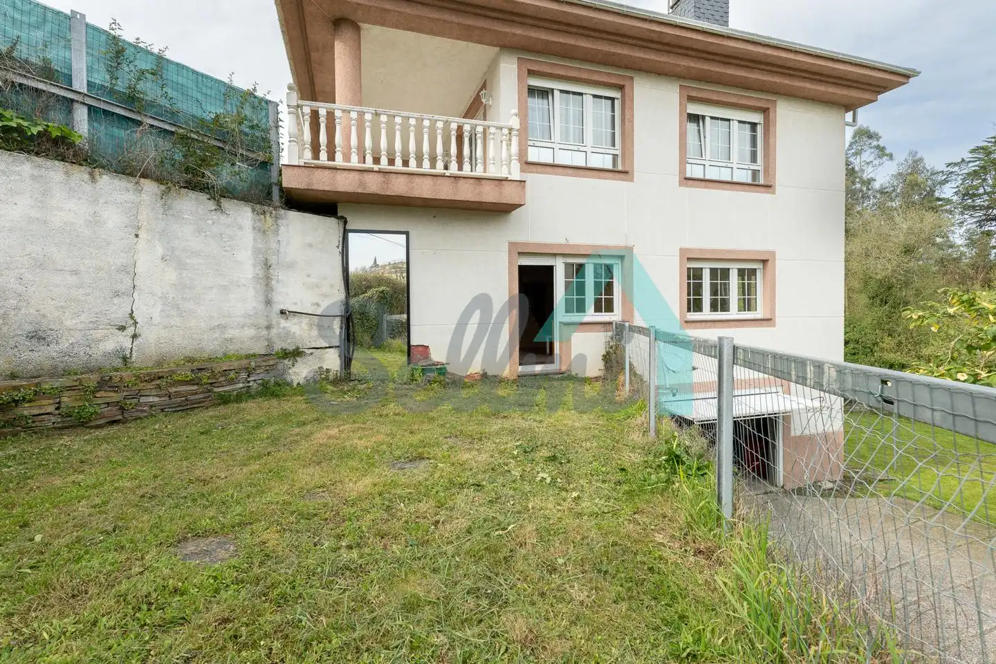 Vista exterior de Casa adosada en venta en El Franco  con Calefacción, Jardín privado y Parquet