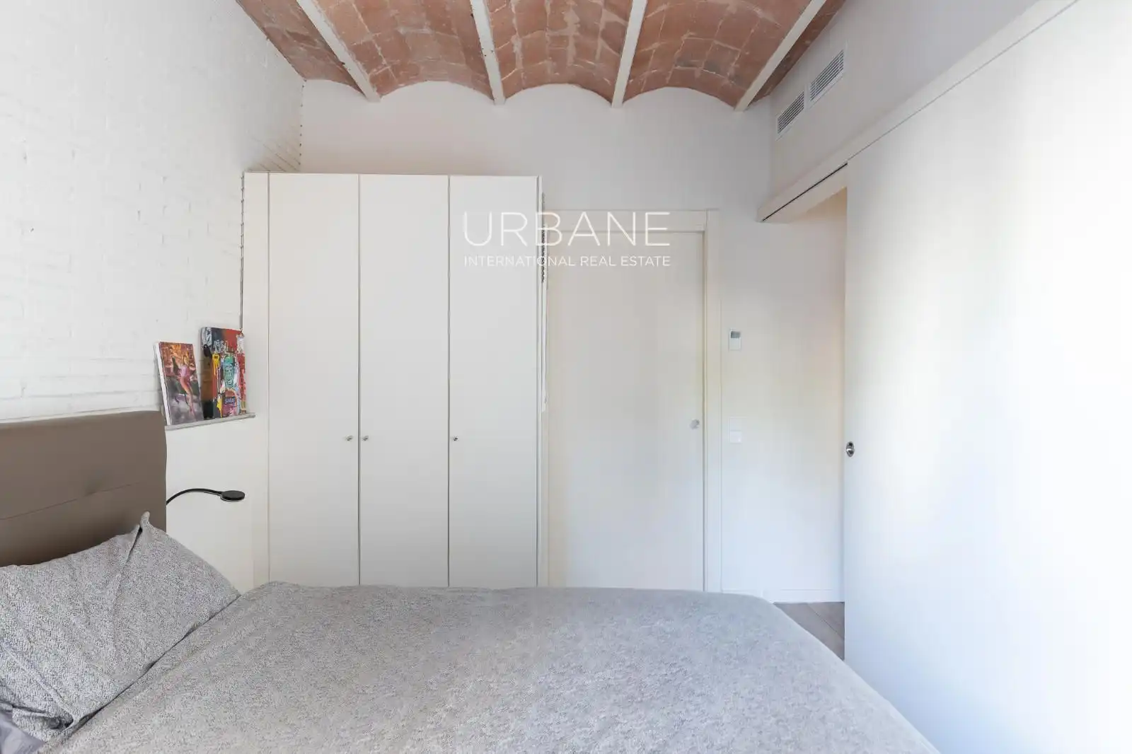 Schlafzimmer von Wohnung zum Verkauf in Barcelona mit Klimaanlage, Heizung und Terrasse