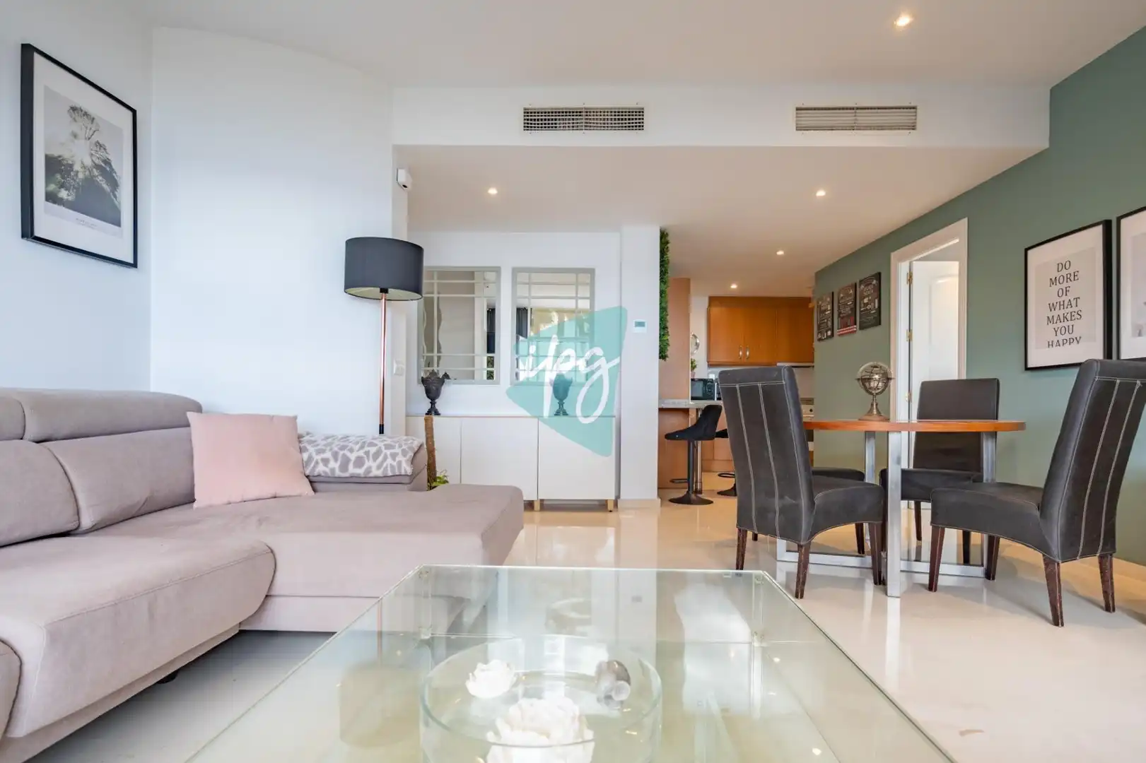 Sala de estar de Apartamento de alquiler en Estepona con Aire acondicionado, Calefacción y Amueblado