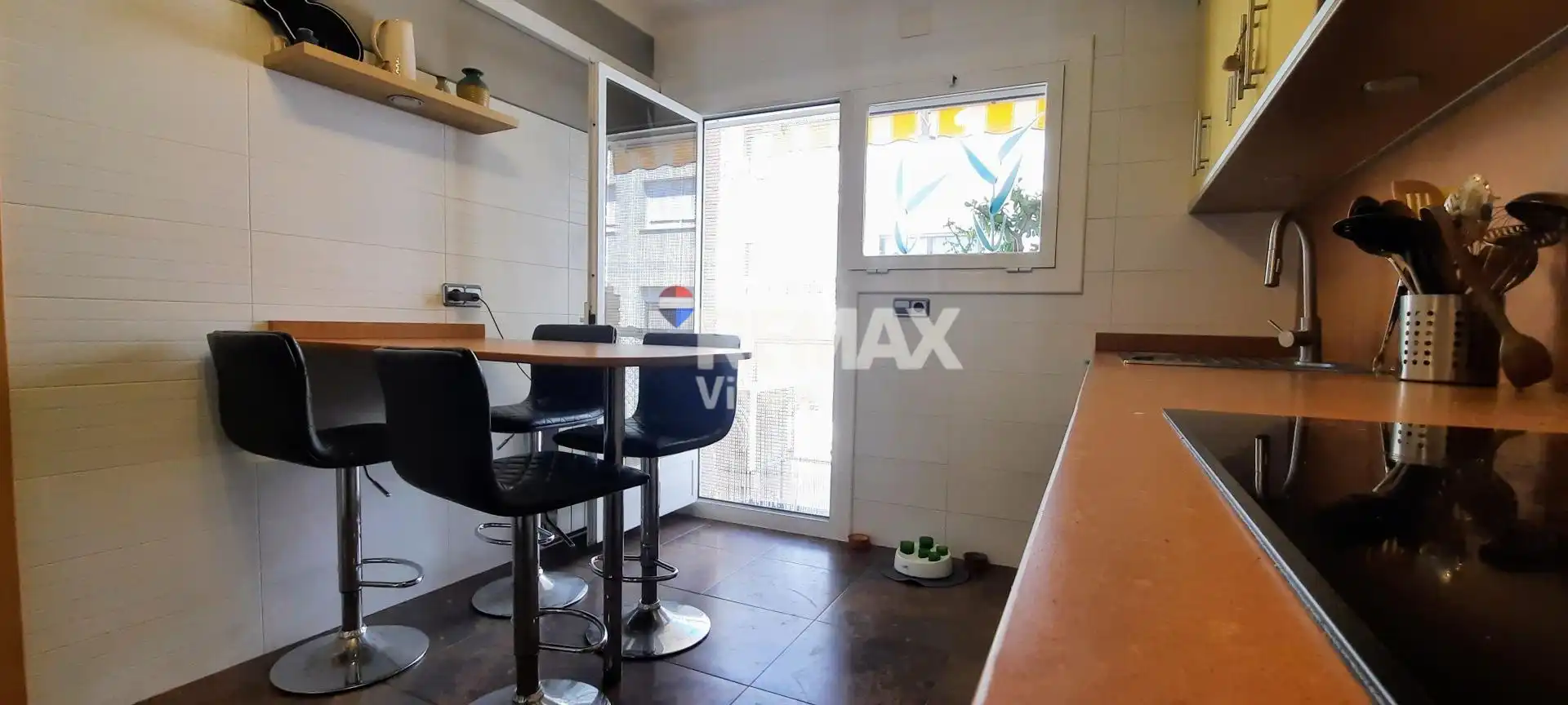 Cocina de Piso en venta en Vilanova i la Geltrú con Calefacción, Trastero y Balcón