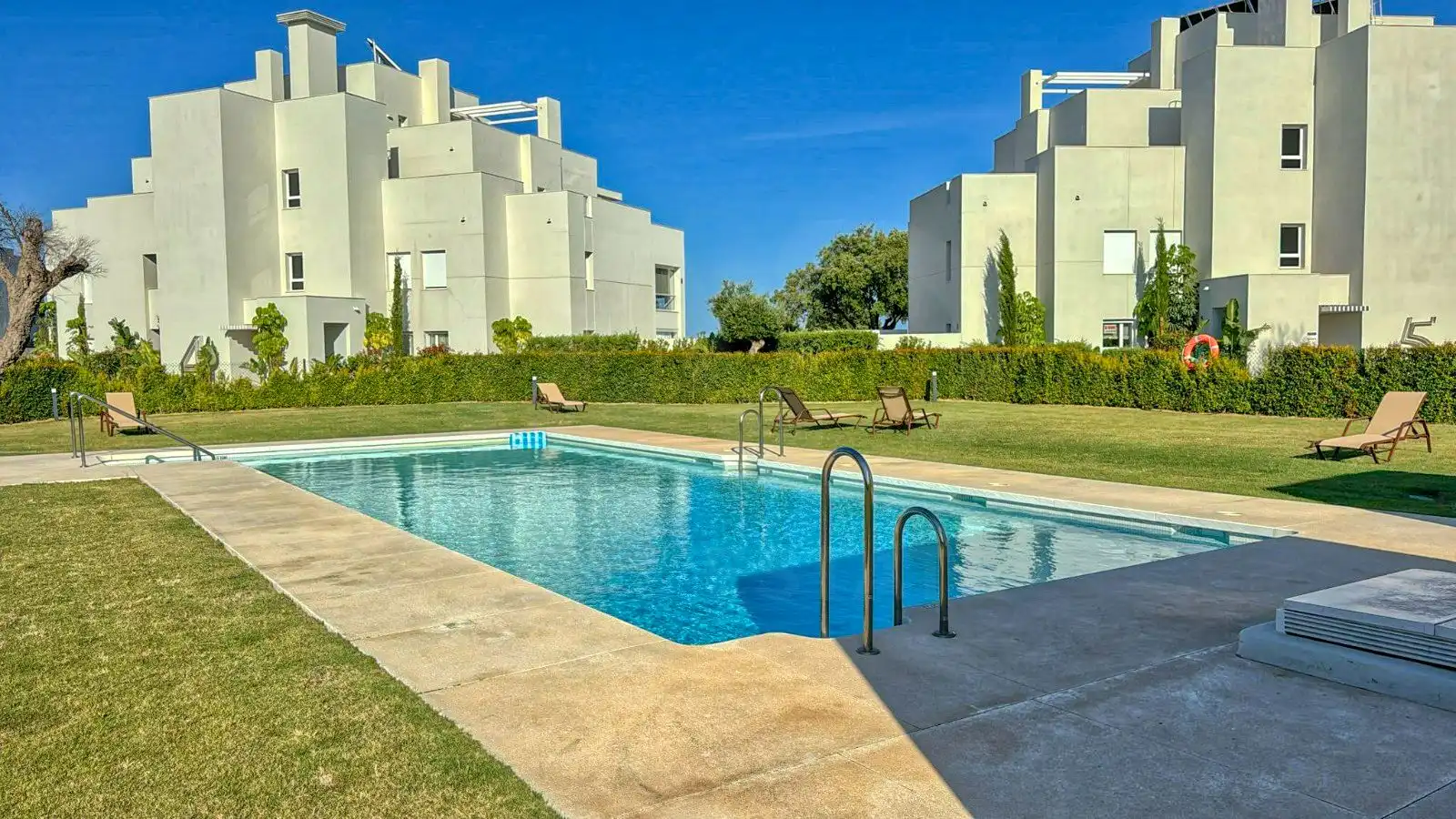 Casa aparellada amb piscina en venda a Sotogrande Alto, imagen 25