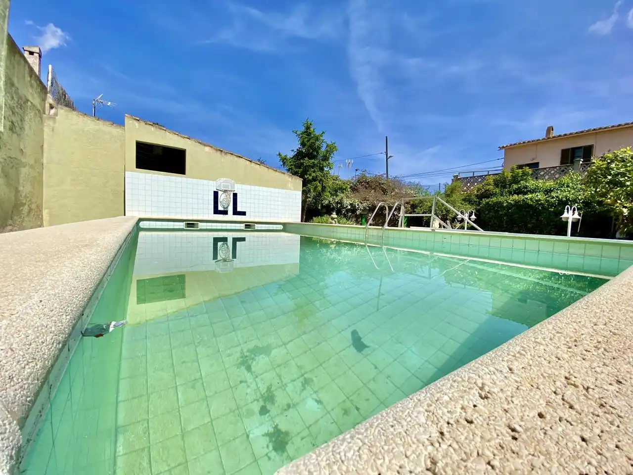 Schwimmbecken von Haus oder Chalet zum Verkauf in  Palma de Mallorca mit Privatgarten, Terrasse und Abstellraum