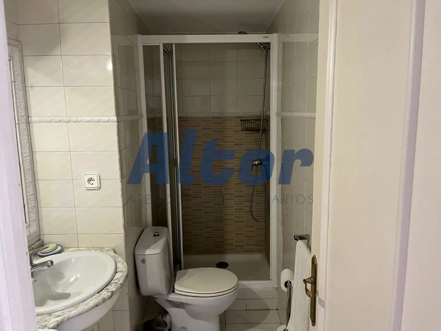 Bany de Dúplex de lloguer en Madrid amb Aire condicionat, Calefacció i Moblat