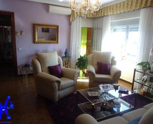 Living room of Flat for sale in Salamanca Capital  with Parquet flooring, Terrace and Furnished