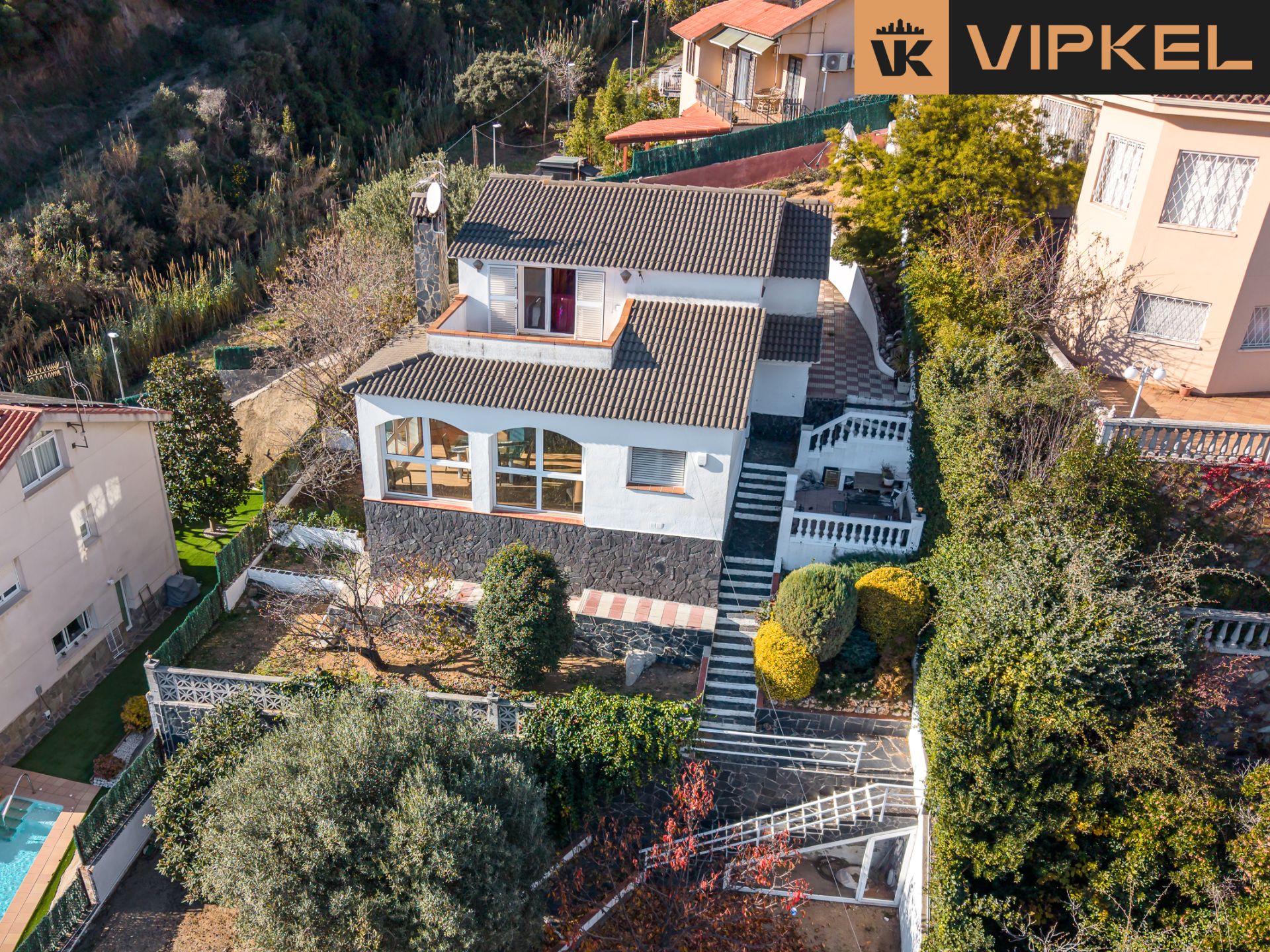 Vista exterior de Casa o xalet en venda en Alella amb Aire condicionat, Calefacció i Jardí privat