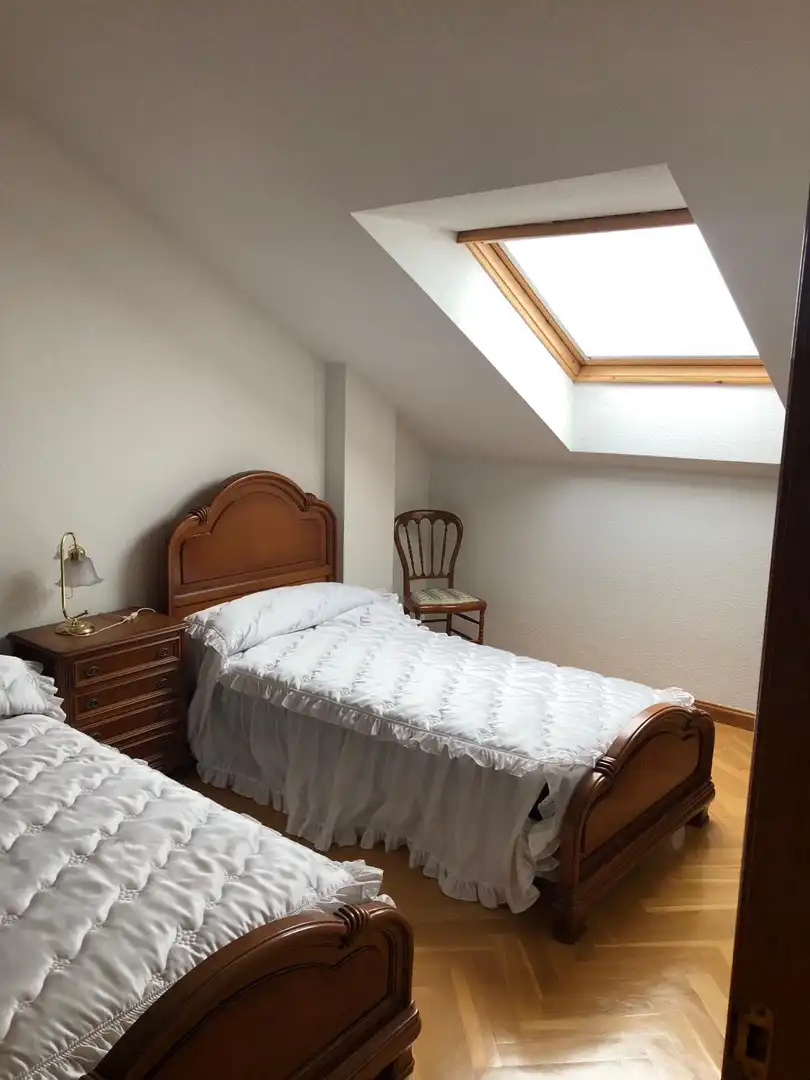Habitación de Dúplex en venta en Arévalo con Parquet, Amueblado y Horno