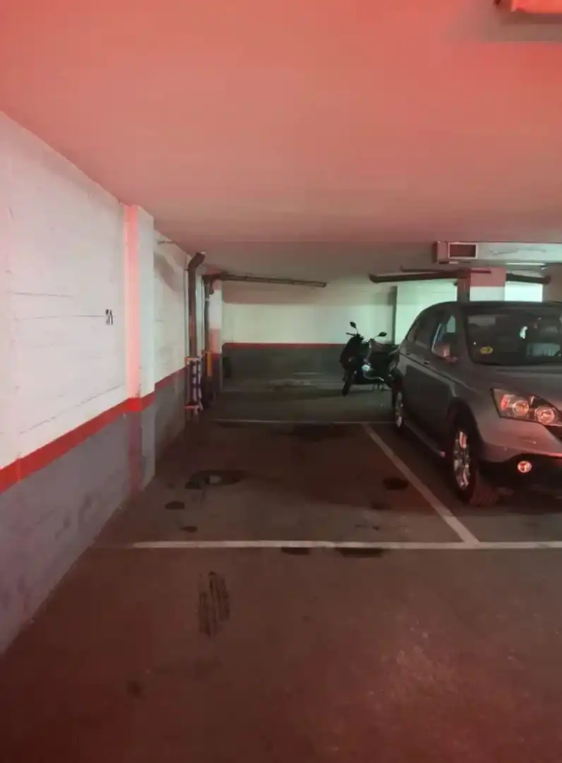 Parkplatz von Garage zur Miete in Madrid