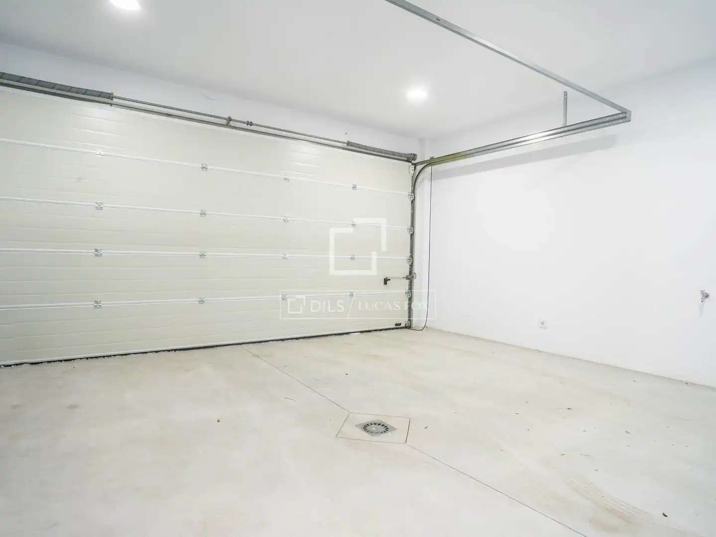 Parking de Casa o chalet en venta en Marbella con Aire acondicionado, Calefacción y Jardín privado