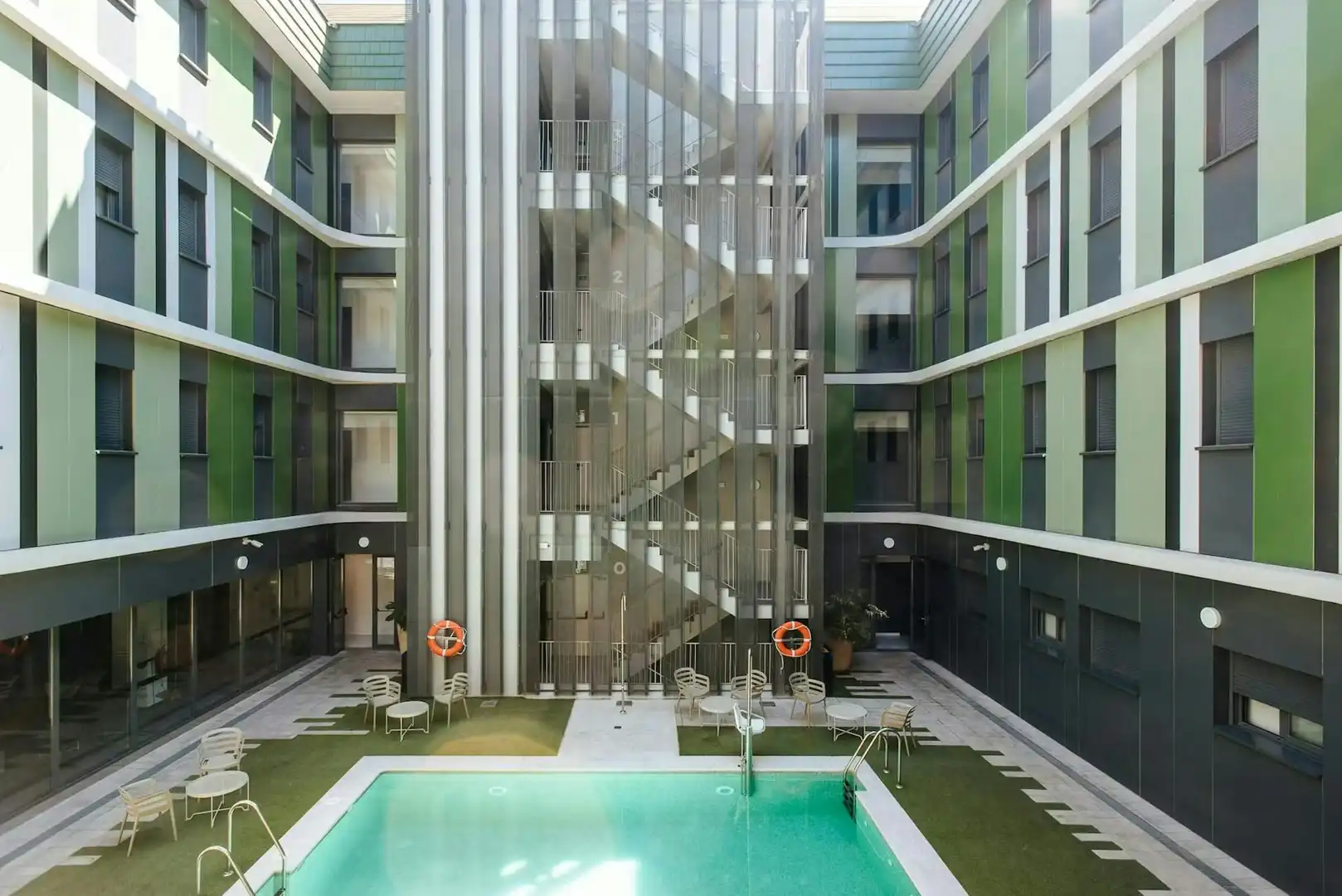 Exterior view of Flat for share in Sevilla  with Air Conditioner and Heating