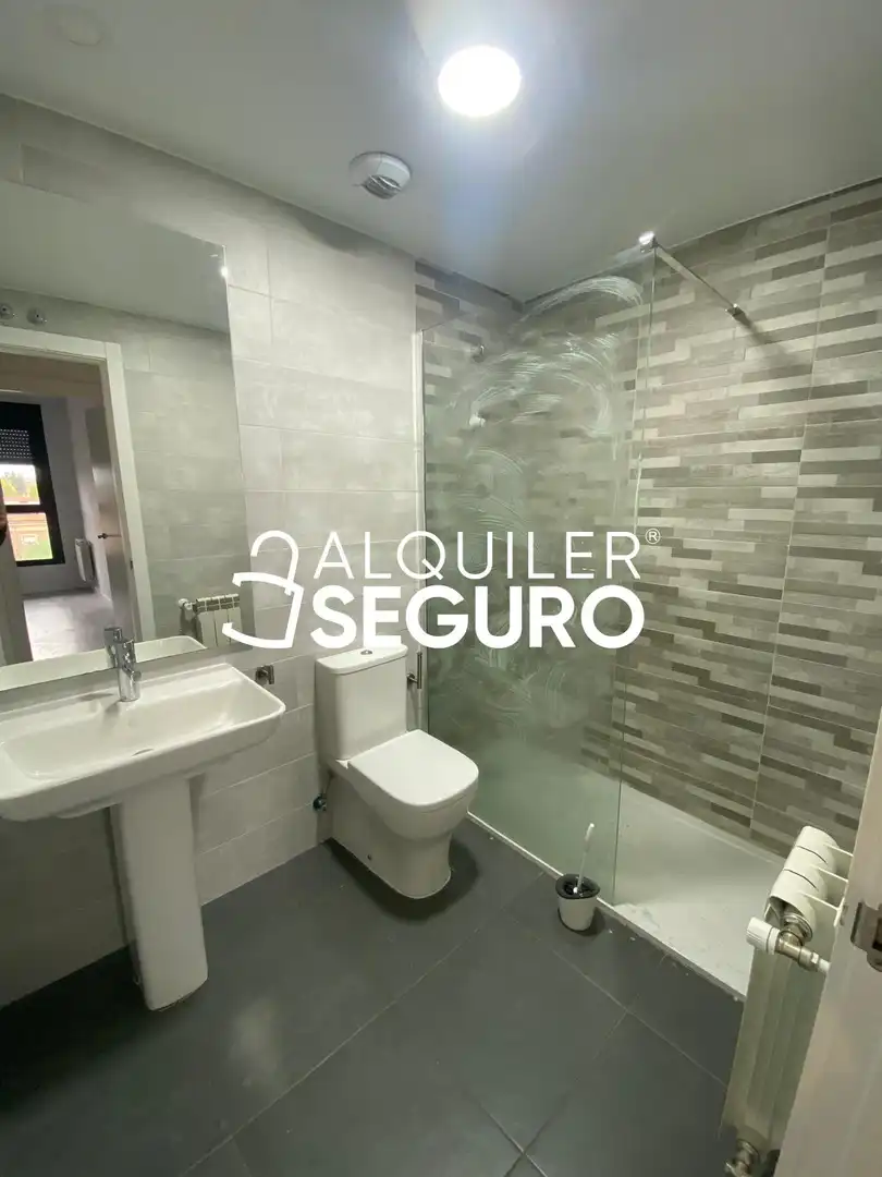 Bathroom of Flat for rent in Alovera, Guadalajara