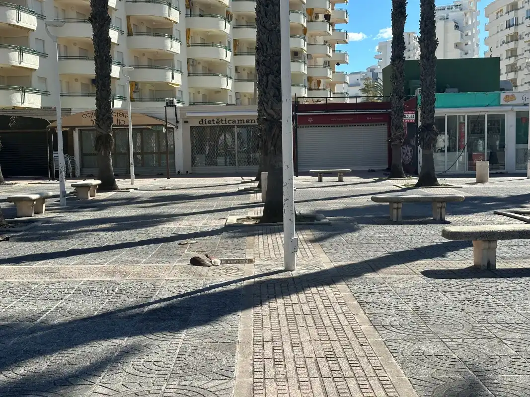 Vista exterior de Local de alquiler en Gandia con Terraza y Alarma