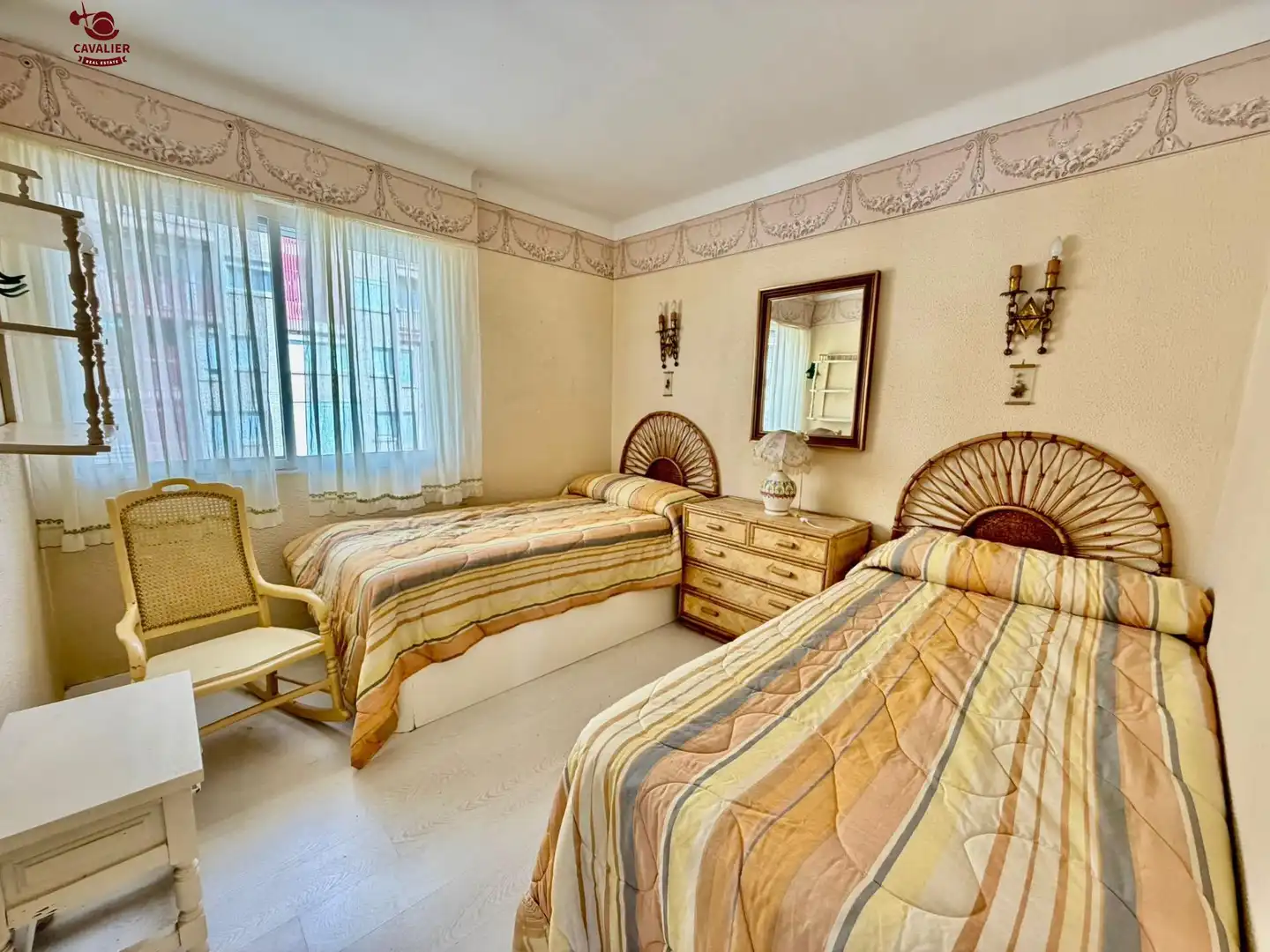 Habitación de Piso de alquiler en Vélez-Málaga con Aire acondicionado, Jardín privado y Terraza