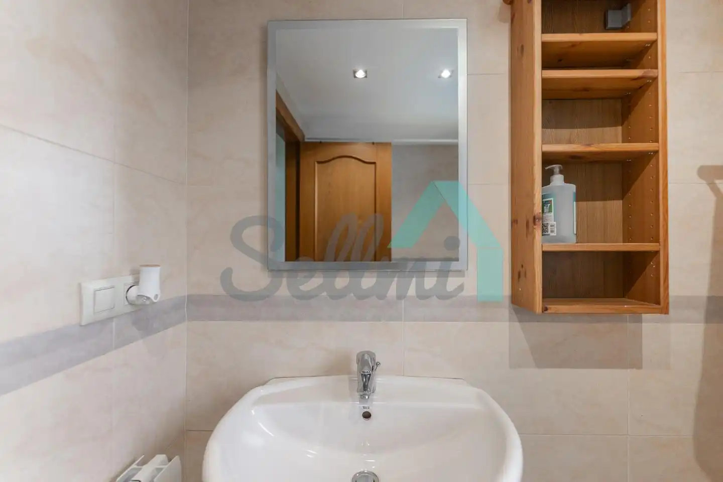 Bathroom of Flat for rent in Oviedo   with Heating, Parquet flooring and Terrace