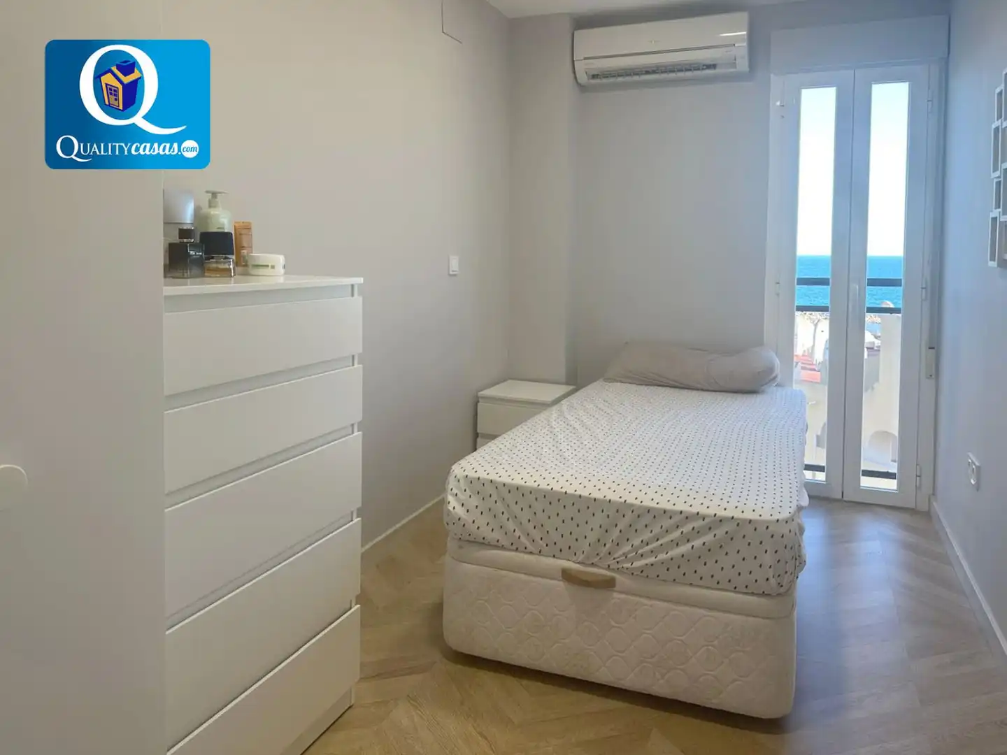Habitación de Ático de alquiler en El Campello con Aire acondicionado y Terraza