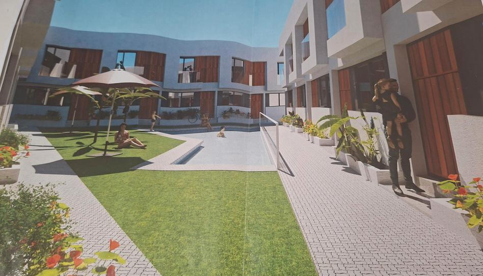 Foto 1 de Casa adosada en venta en Avenida Alcaldesa María Regla Jiménez, 58, Ramal de Espartinas, Sevilla