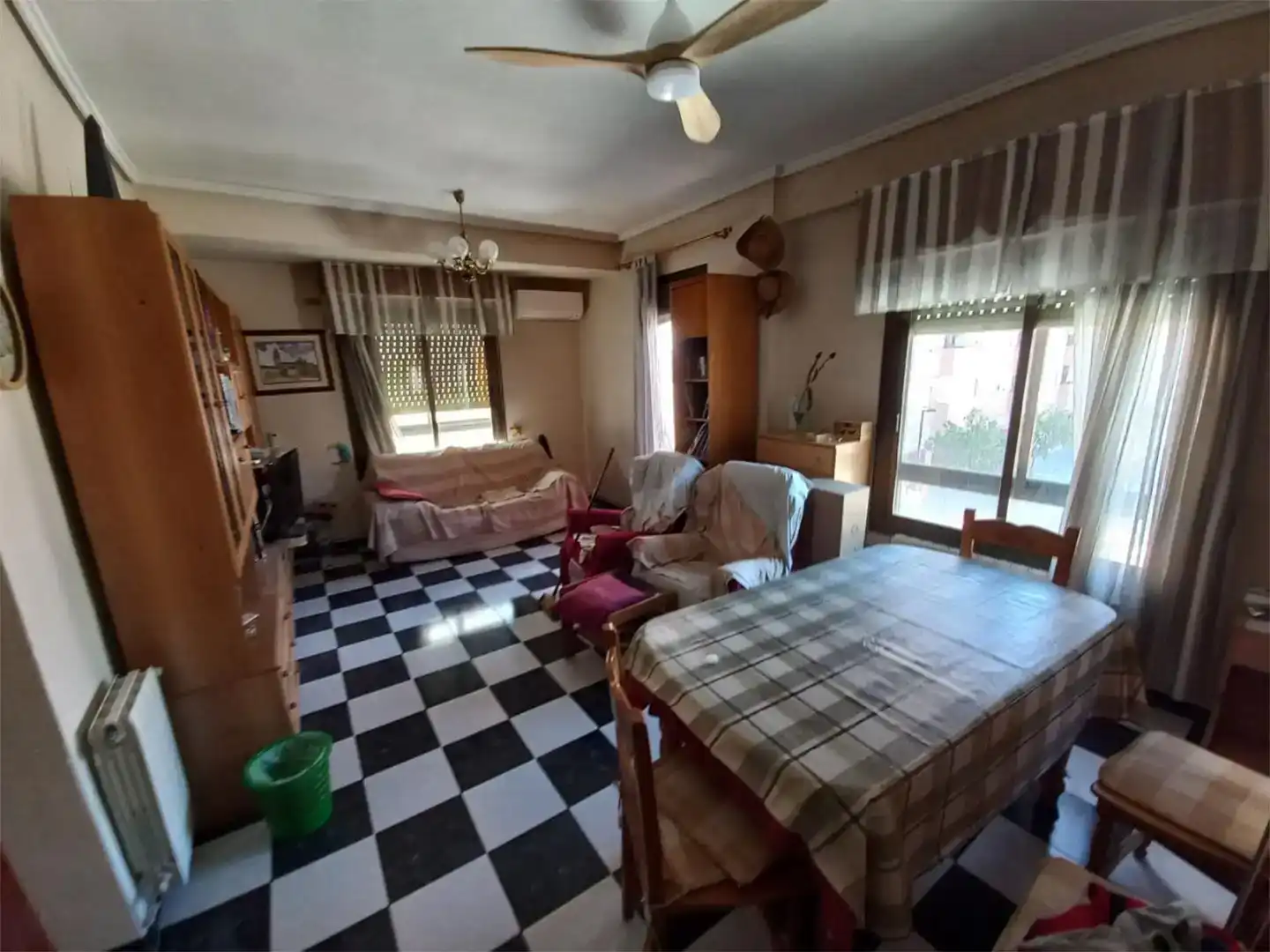 Wohnung zur Miete in  Valencia Capital mit Klimaanlage, Terrasse und Balkon
