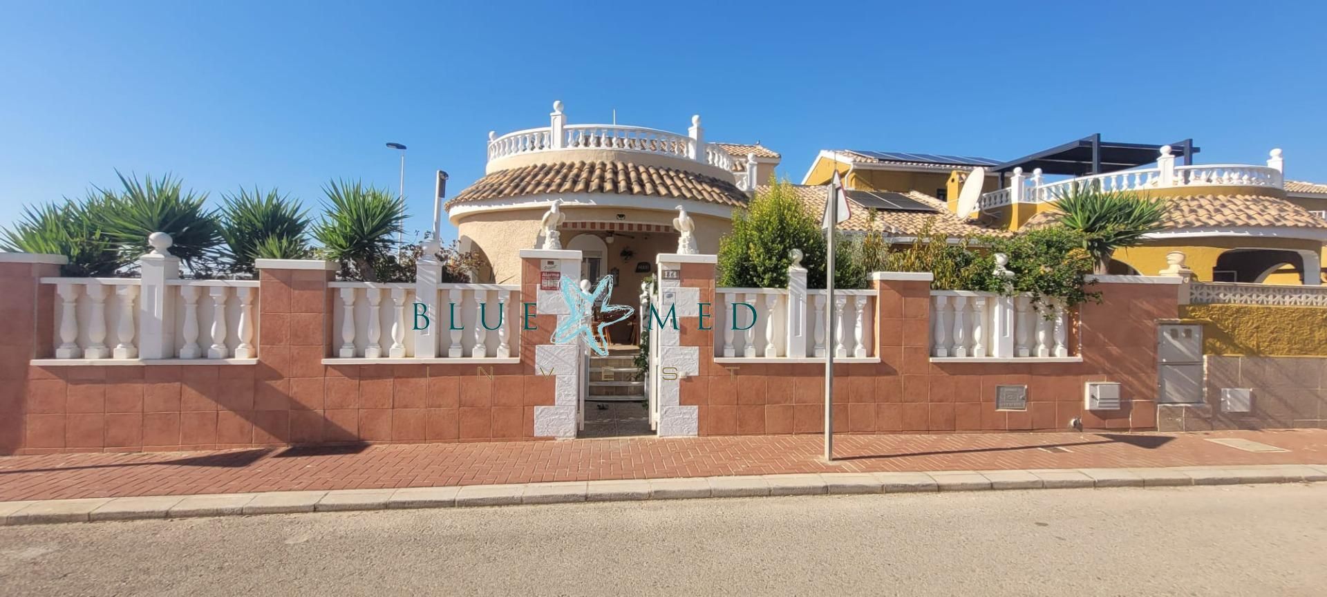 Vista exterior de Casa o xalet en venda en Mazarrón amb Aire condicionat, Piscina i Jacuzzi