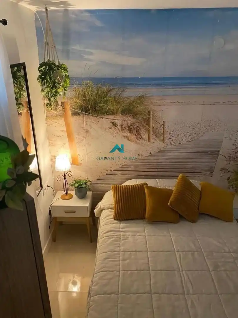 Schlafzimmer von Wohnung zur Miete in Gilet mit Klimaanlage, Heizung und Privatgarten